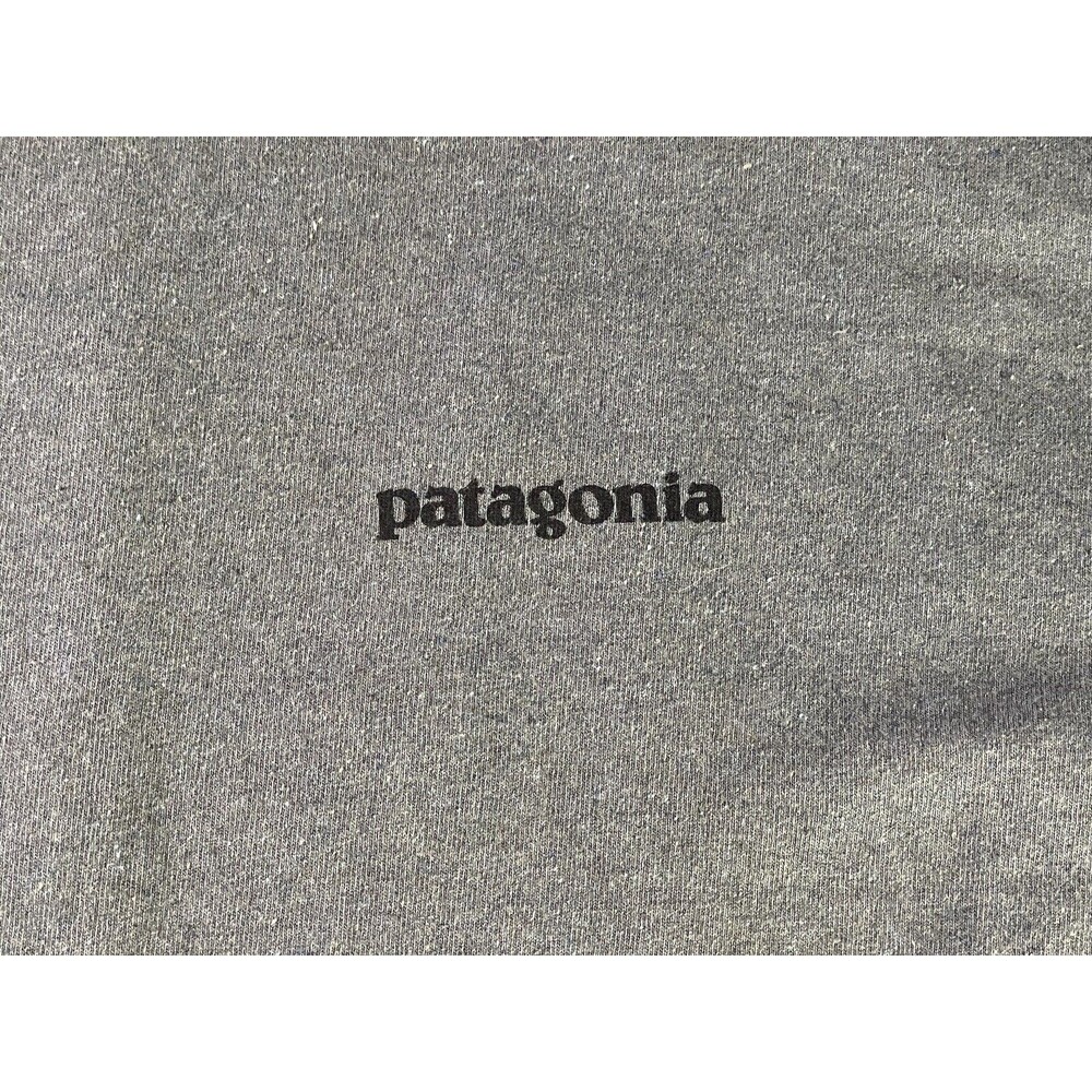 Men's Patagonia P-6 Logo Resonsibili-Tee Size Small Plume Grey Style #38504 - Picture 4 of 12